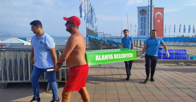 Antalya’da denizde kadın cesedi bulundu