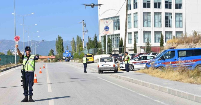 Gölhisar’da okul ve yurt çevresinde jandarma denetimi