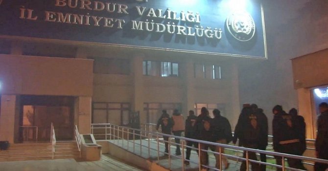 Burdur polisinin yaptığı çalışmalarda yakalanan 12 şüpheli tutuklandı