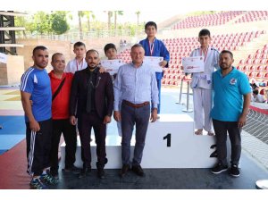 Enkaz kentte hayat normale dönüyor; 11 ilden 284 sporcu judo şampiyonası’nda ter döktü