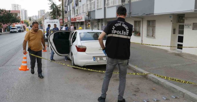 İşe gitmek için bindiği otomobilinde tabancayla vuruldu