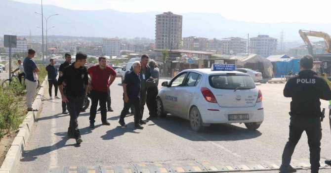 Ehliyet sınavında ilginç kaza: Sürücü adayı yaralandı