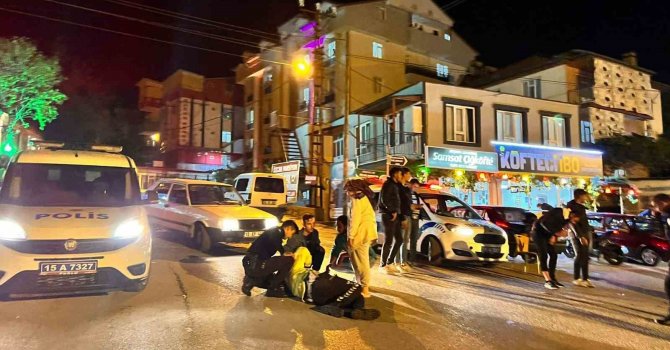 Uygulama noktasından kaçmaya çalışan sürücü dehşet saçtı: 2’si polis 4 yaralı