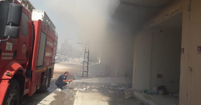 Hatay’da depo yangını korkuttu