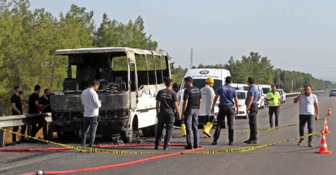 Antalya’da karavana çevrilen midibüste feci ölüm