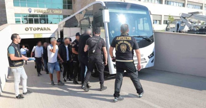 Antalya’da aranan 60 şüpheli yakalandı