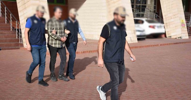 FETÖ’den aranan ihraç hakim tutuklandı