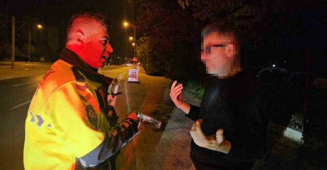 Trafik polislerine alkollü yakalandı, ceza yazılmak istenilince avukatını çağırdı