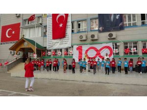 Öğrenciler Cumhuriyet coşkusunu işaret diliyle yaşadı