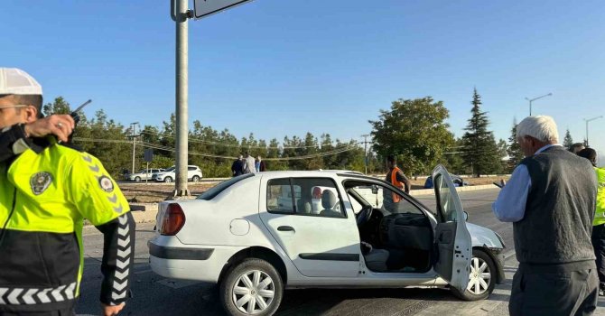 Burdur-Isparta Karayolu’nda iki otomobil çarpıştı: 1 yaralı