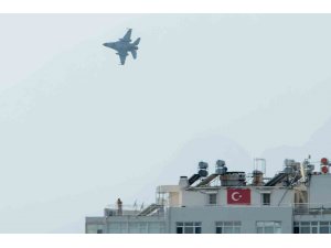 Antalya’da “Türk Yıldızları” yerine semalarda olacak F-16’lar prova uçuşu gerçekleştirdi