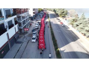 Isparta’da 100 metre uzunluğunda Türk bayrağı ile Cumhuriyet coşkusu