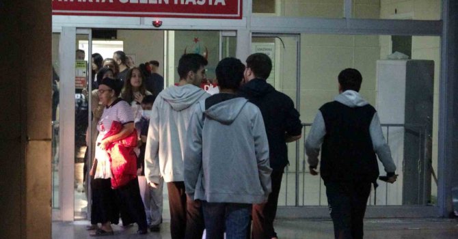 Adana’da 14 öğrenci gıda zehirlenmesi şüphesiyle hastaneye başvurdu