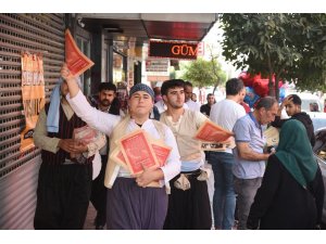 Osmaniye’de vatandaşlara, “Cumhuriyet Mecmuası” dağıtıldı