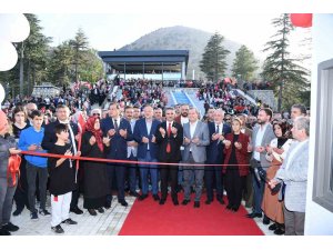 Türkiye’nin en büyük cam teraslarından biri Isparta’da açıldı