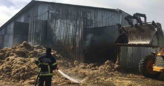 Burdur’da 400 saman balyası yandı