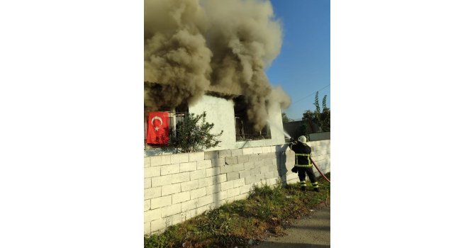 Hatay’da bir meskende yangın çıktı