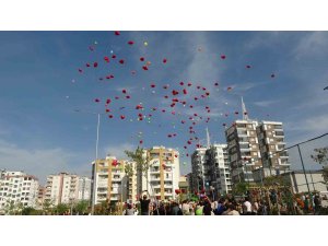 Kozan’da öğrencilerden anlamlı bayrak yürüyüşü