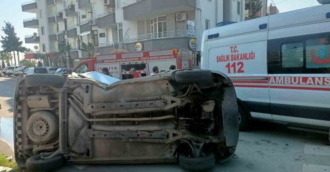 Cip ile çarpışan hafif ticari araç devrildi: 1 yaralı