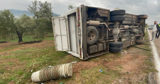 Osmaniye’de servis minibüsü kaza yaptı: 2 yaralı