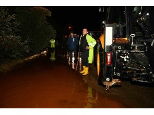 Başkan Özyiğit, gece boyunca çalışmaları yerinde inceledi