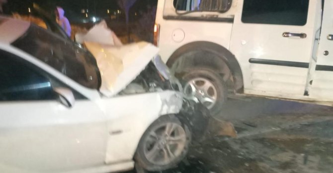 Hatay’da trafik kazasında 2 kişi yaralandı