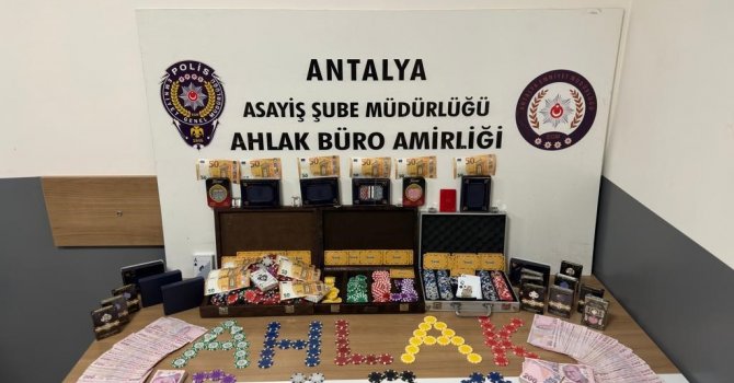 Antalya’da kumar oynatılan 5 iş yerine adli işlem yapıldı