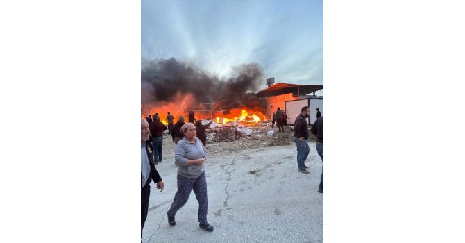 Hatay’da çadır yangını korkuttu