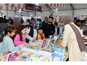 Osmaniye 7’nci Kitap Fuarı, kapılarını ziyaretçilerine açtı