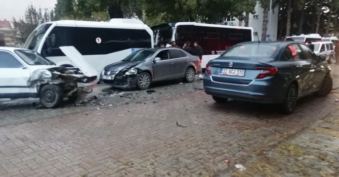 Isparta’da zincirleme kaza: 1 yaralı