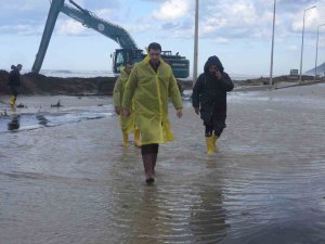 Hatay Samandağ’da da deniz yola taştı