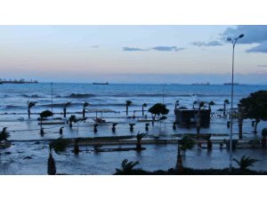 İskenderun’da 4 okulda eğitime bir gün ara verildi