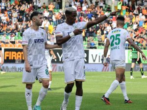 Trendyol Süper Lig: Corendon Alanyaspor: 2 - Konyaspor: 1 (İlk yarı)