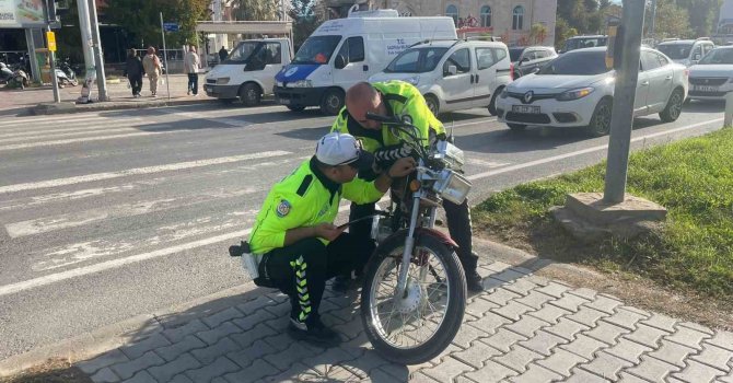 Antalya’da sürücüsünün kaçtığı plakasız motosiklete 7 bin TL ceza