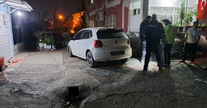 Polisin ‘dur’ ihtarına uymayan sürücü söktüğü plakaları yanına alamadan kaçtı