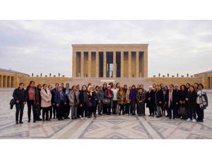 Tarsuslu kadınlar, Kadın Hakları Günü’nde Anıtkabir’i ziyaret etti