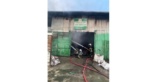 Hatay’da geri dönüşüm fabrikasında yangın çıktı