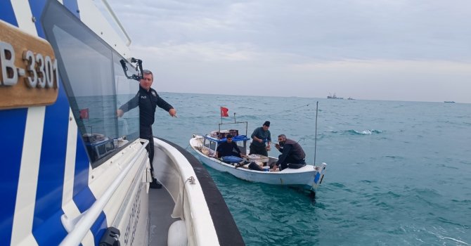 Mersin’de balıkçı teknelerine denetleme