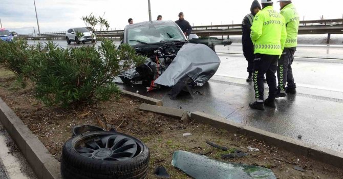 Manavgat-Alanya Karayolunda feci kaza ucuz atlatıldı: 3 yaralı