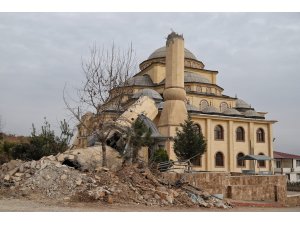 Depremde yıkılan tarihi mekanlar fotoğraflandı