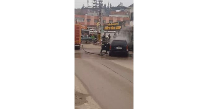 Hatay’da seyir halindeki otomobilde yangın