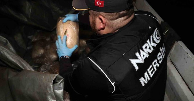 Mersin’de bir tırda 22 kilo 300 gram esrar ele geçirildi