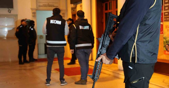 Adana Büyükşehir Belediyesine ihaleye fesat karıştırma ve rüşvet operasyonu: Çok sayıda gözaltı var