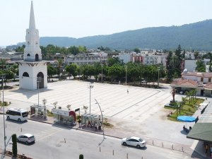 Kemer Cumhuriyet Meydanı adına yakışır hale getirildi