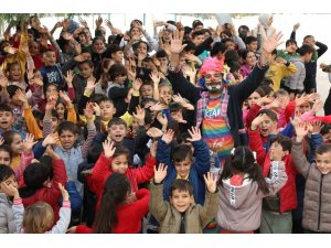 Depremden etkilenen çocukların yüzü gülüyor