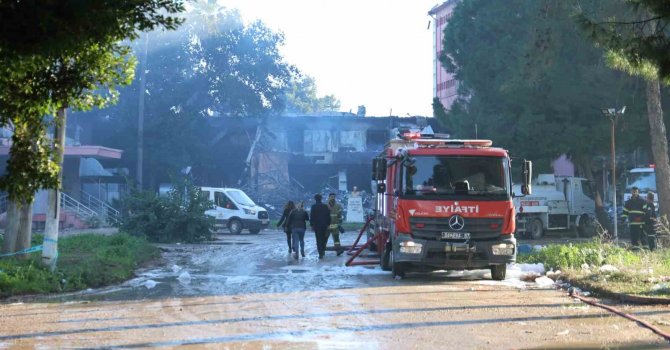 Eski devlet hastanesinde çıkan yangında 20 saat geride kaldı