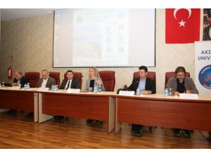 Akdeniz Üniversitesi’nde Şehir ve Turizm Paneli düzenlendi