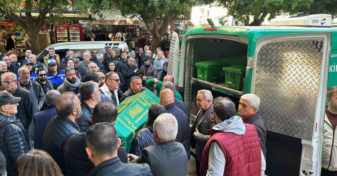 Trafik kazasında hayatını kaybeden Mersinli pilot son yolculuğuna uğurlandı