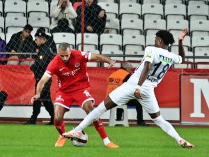 Trendyol Süper Lig: Antalyaspor: 0 - Kasımpaşa: 0 (İlk yarı)