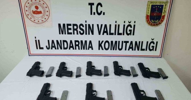 Mersin’de kaçak 10 tabanca ele geçirildi